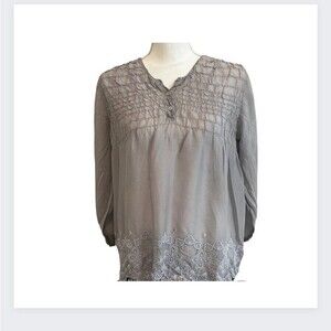 Johnny Was Boho Chic Top Gray Sz Small long sleeves with lace border EUC
